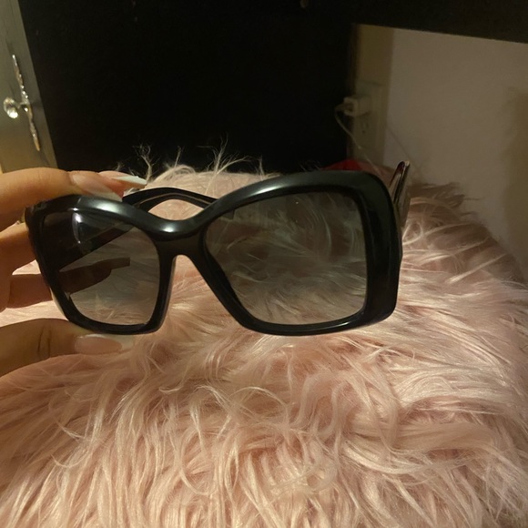 GIVENCHY OVERSIZED SUNGLASSES - Picture 2 of 5